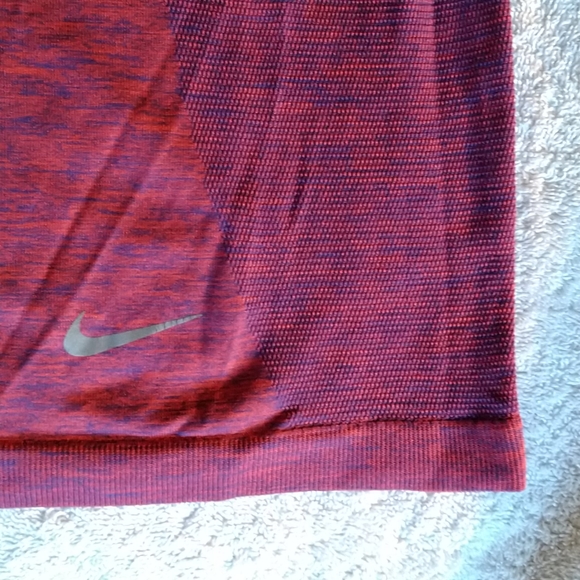 Very nice Nike top in pretty good conditions - Picture 2 of 4